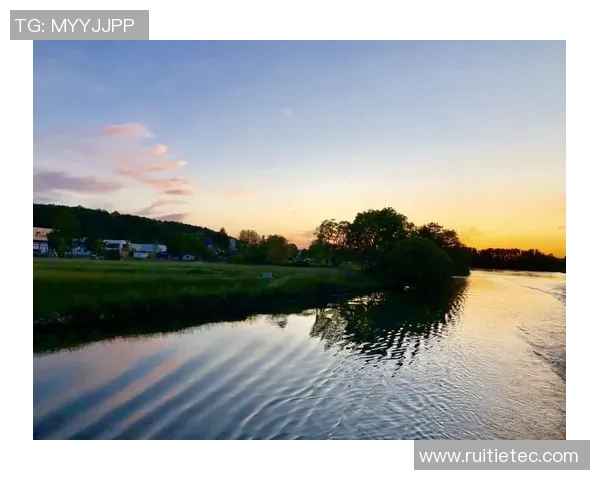 从上帝的视角看足球明星的辉煌与挑战之路